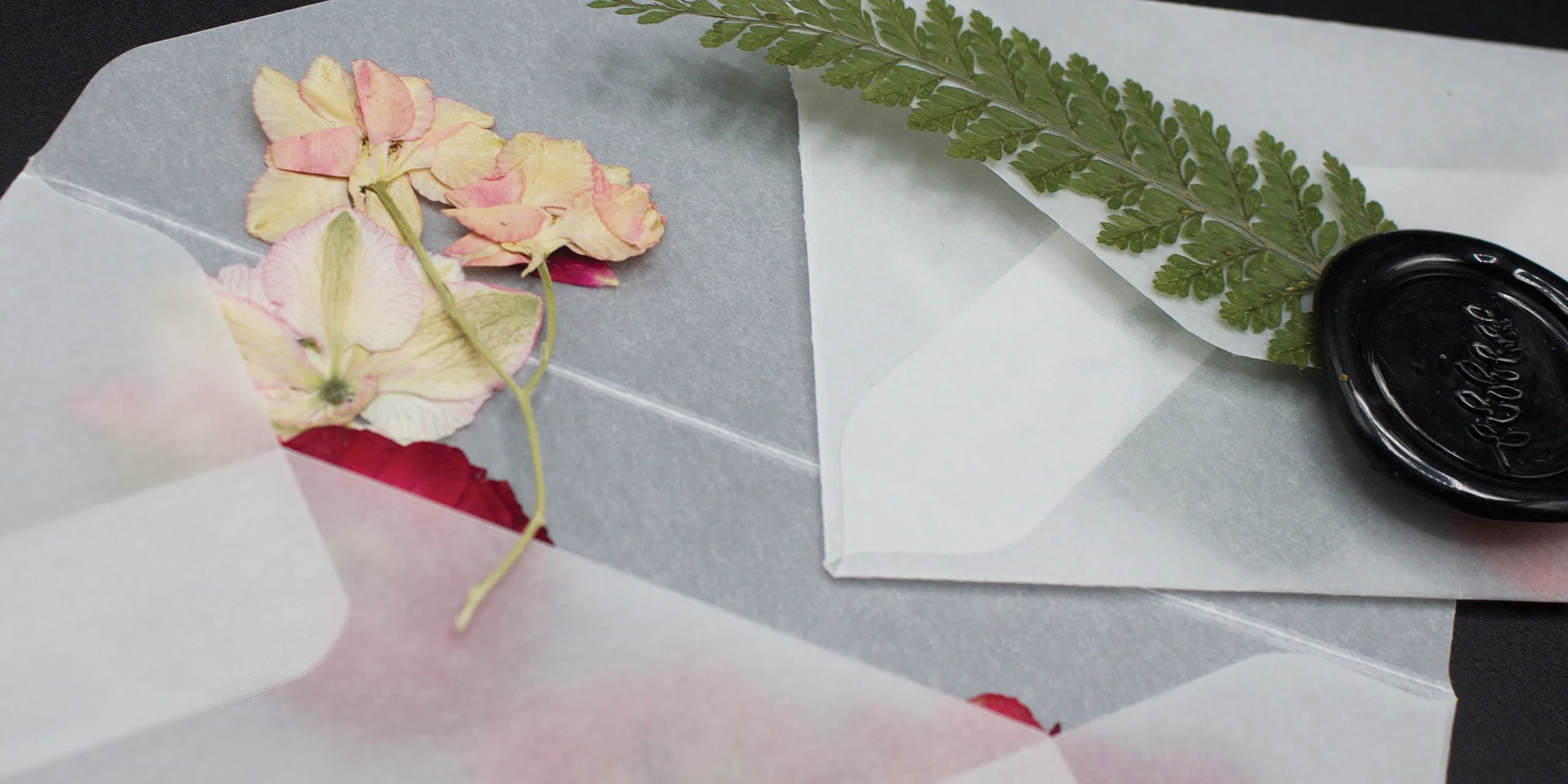 Exclusive floral masterclass for VIP clients — private floral art atelier by Graphiplus