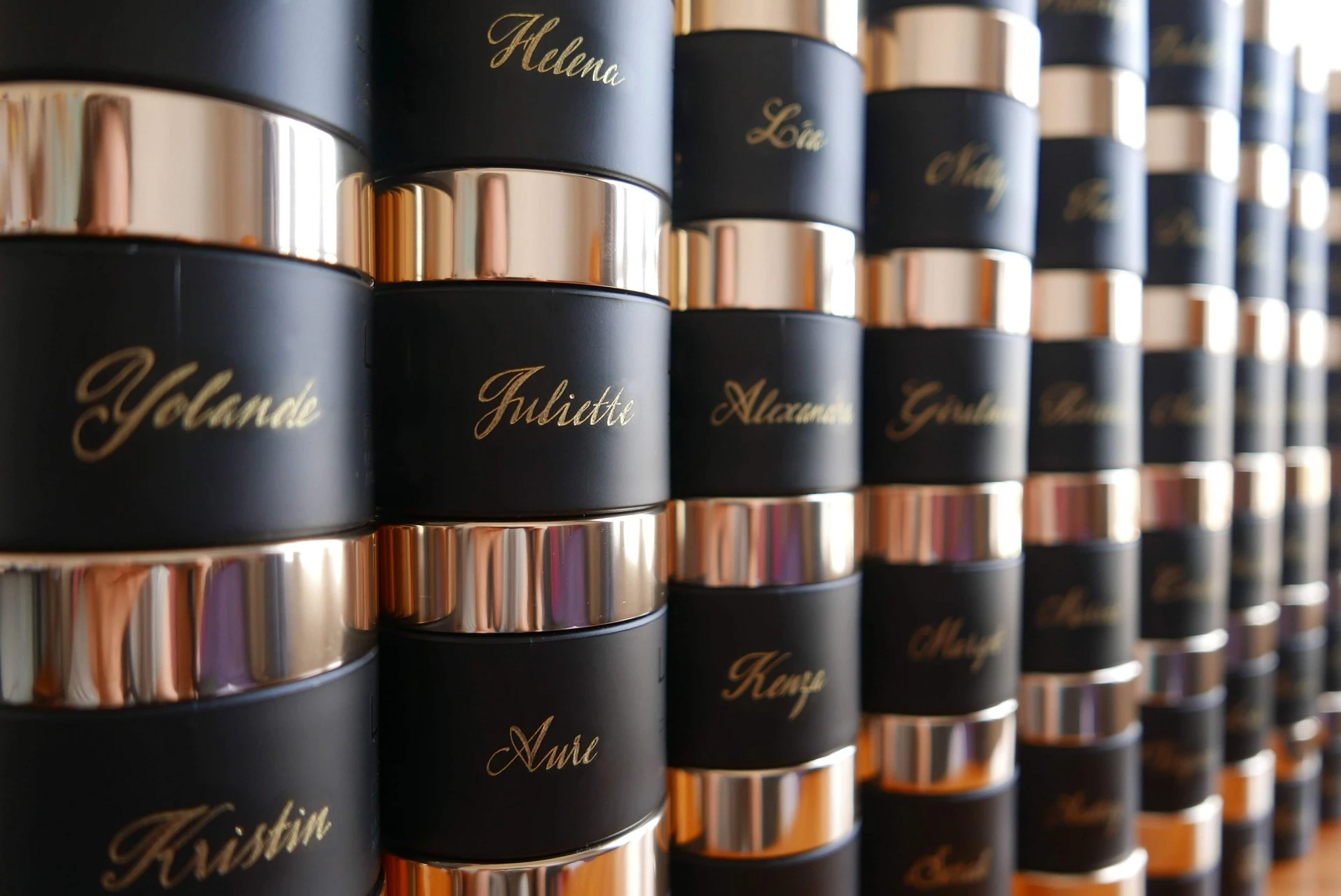 Conciergerie boîtes calligraphiées sur-mesure