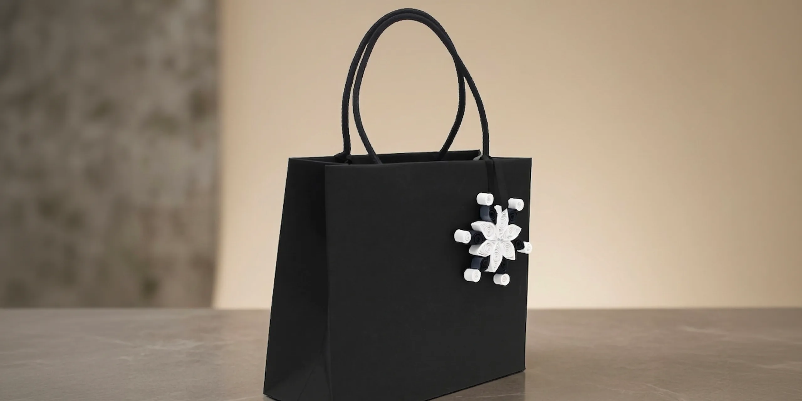 Origami en animation live — paper art devant vos clients en boutique de luxe par Graphiplus