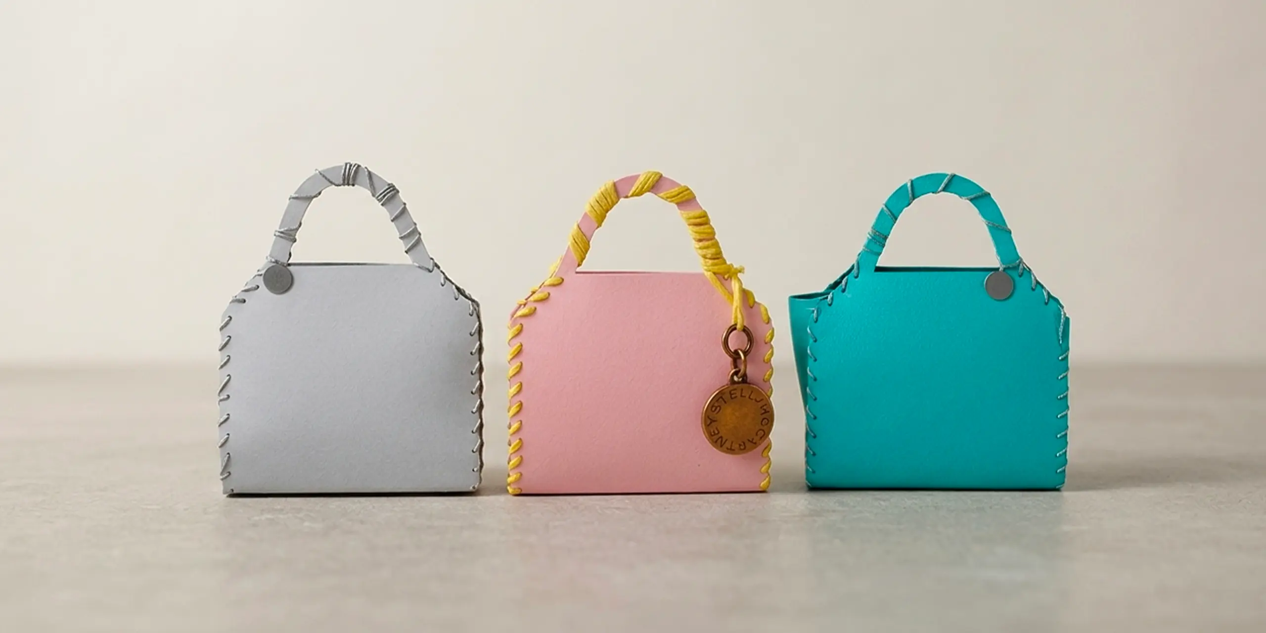 Paper art pour coffret Stella McCartney — sculpture papier et packaging luxe par Graphiplus